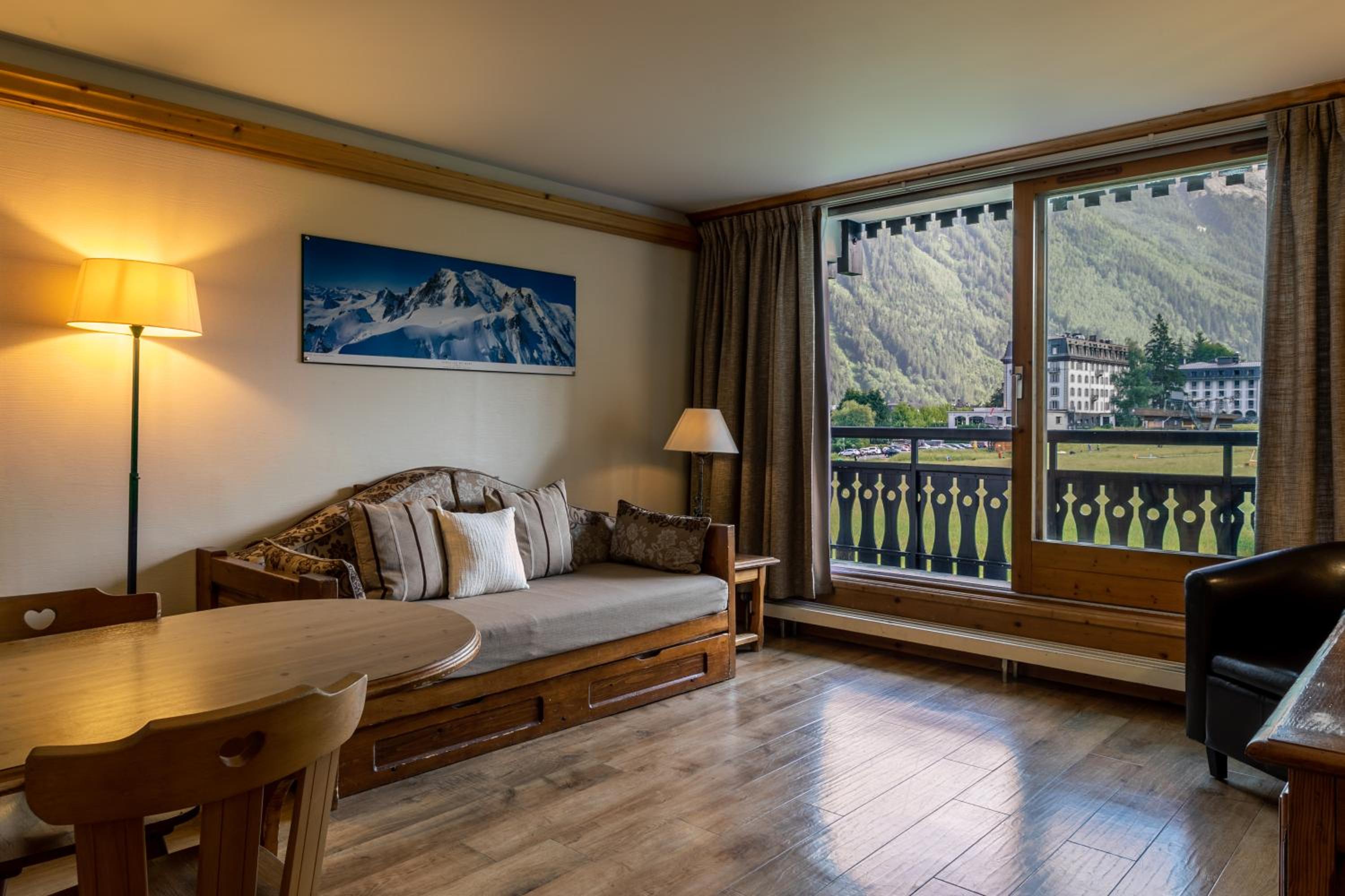Les Balcons du Savoy