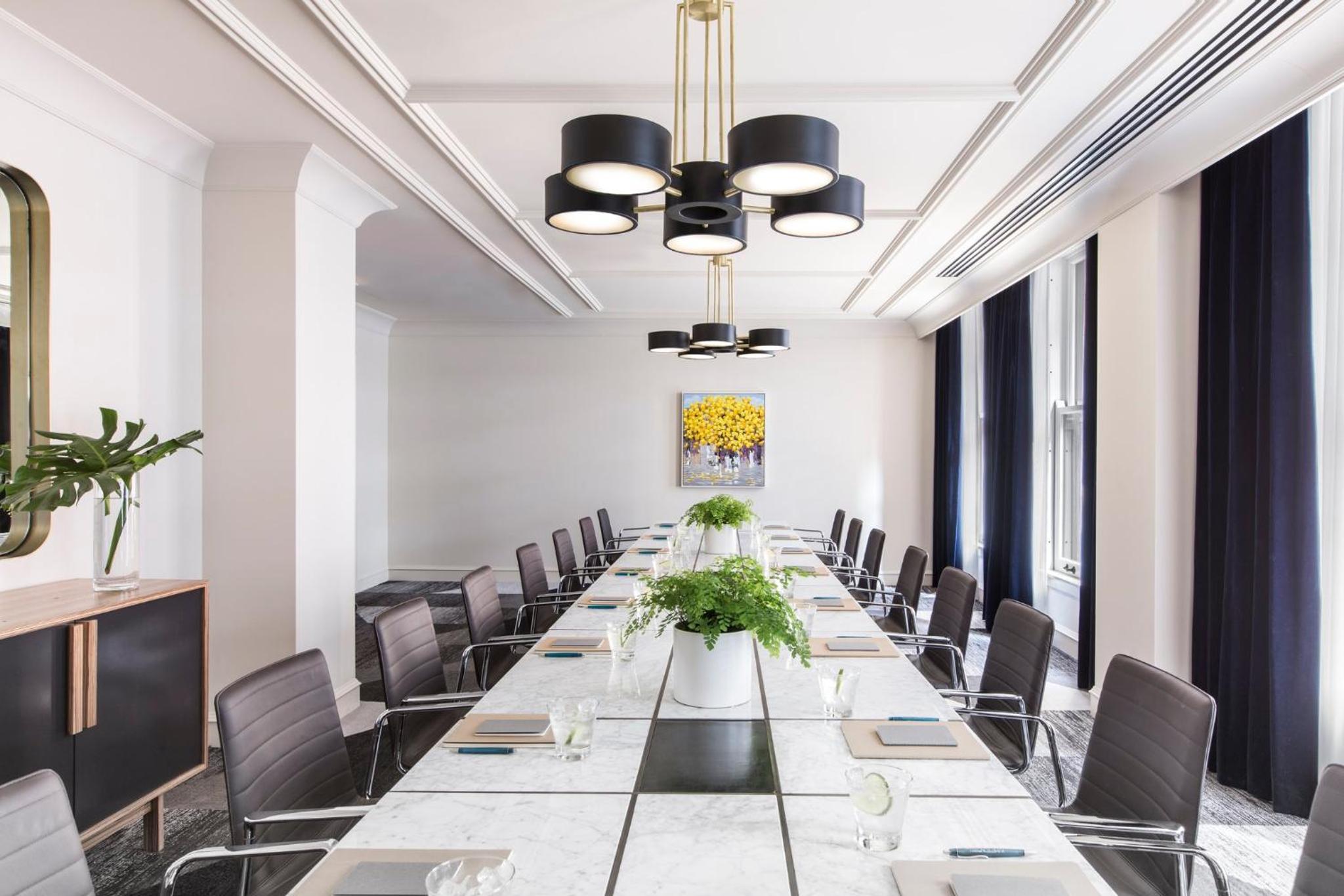 Kimpton Gray Hotel Chicago by IHG