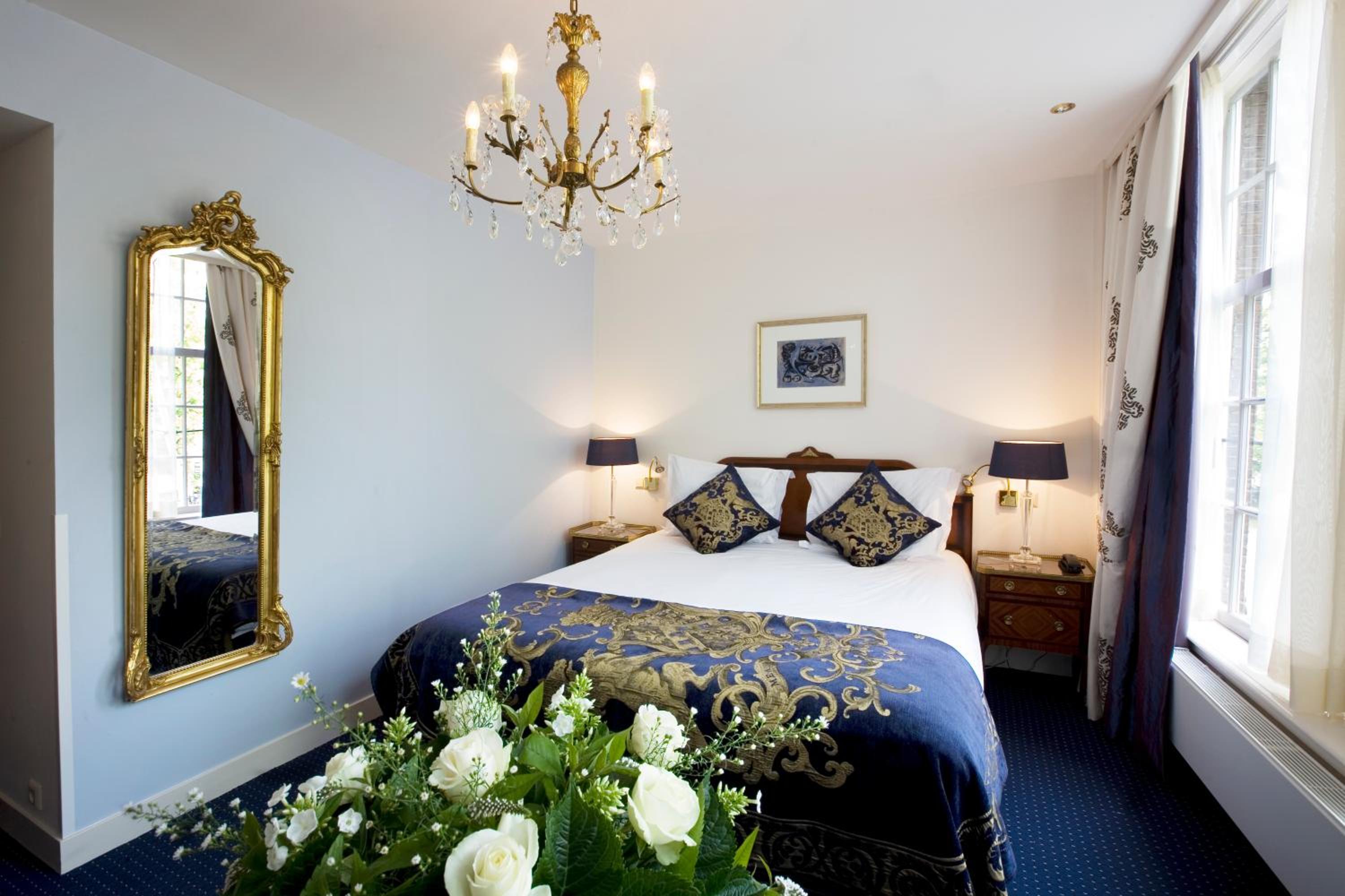 Ambassade Hotel