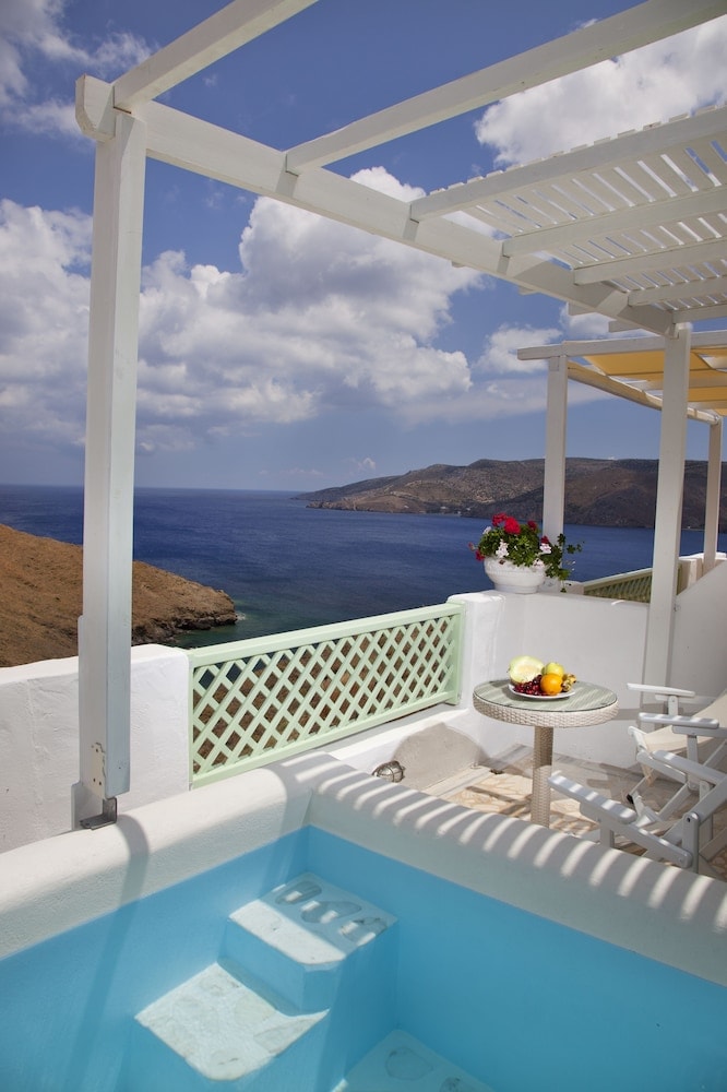Tholaria Boutique Hotel