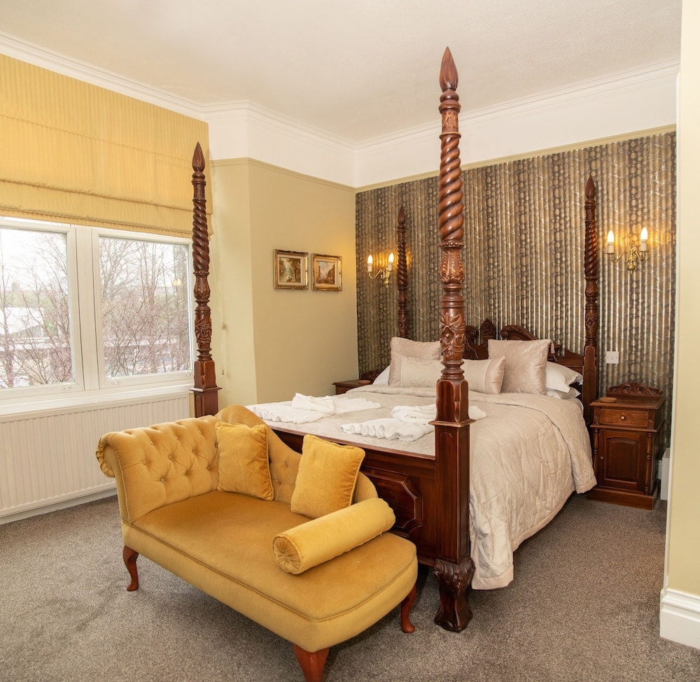 Beaumont House with FREE off-site Health Club - Adults Only